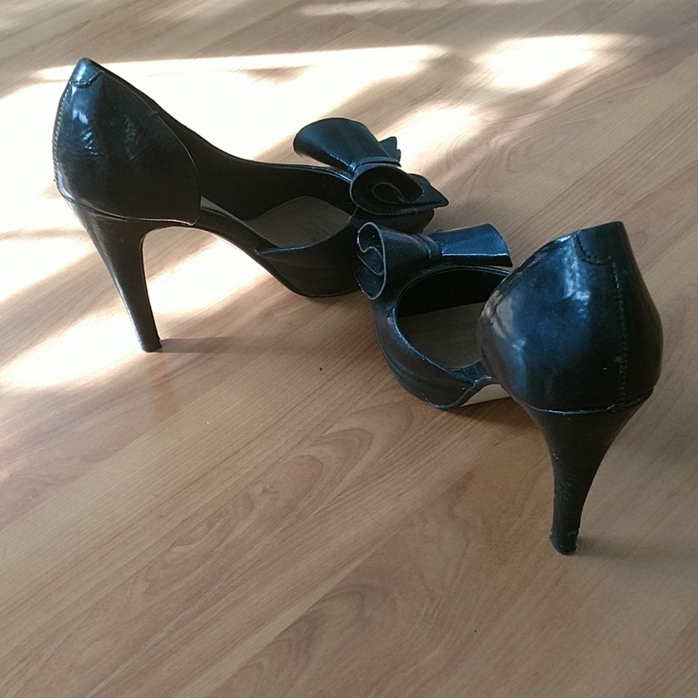 Shoes - Picture 3 of 3